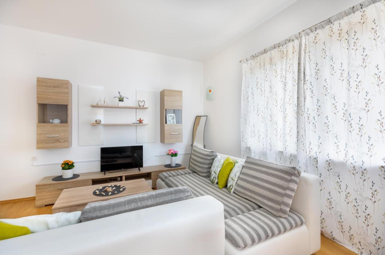 Apartments Villa Maja โรกอซนิซา ภายนอก รูปภาพ